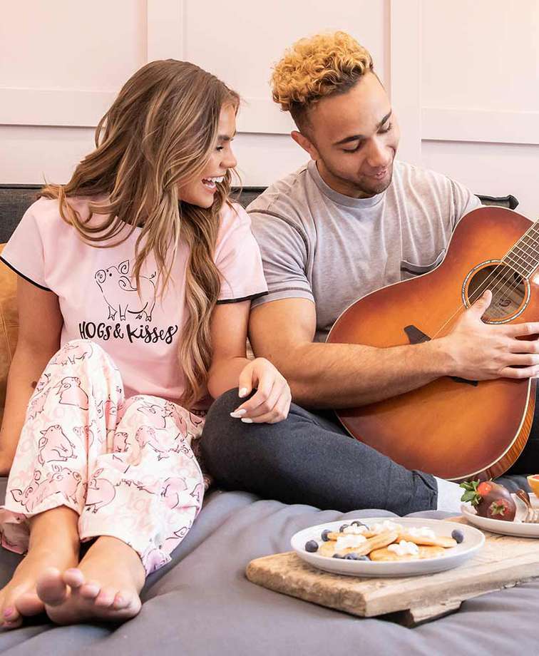 Hogs & Kisses Couples Pajamas