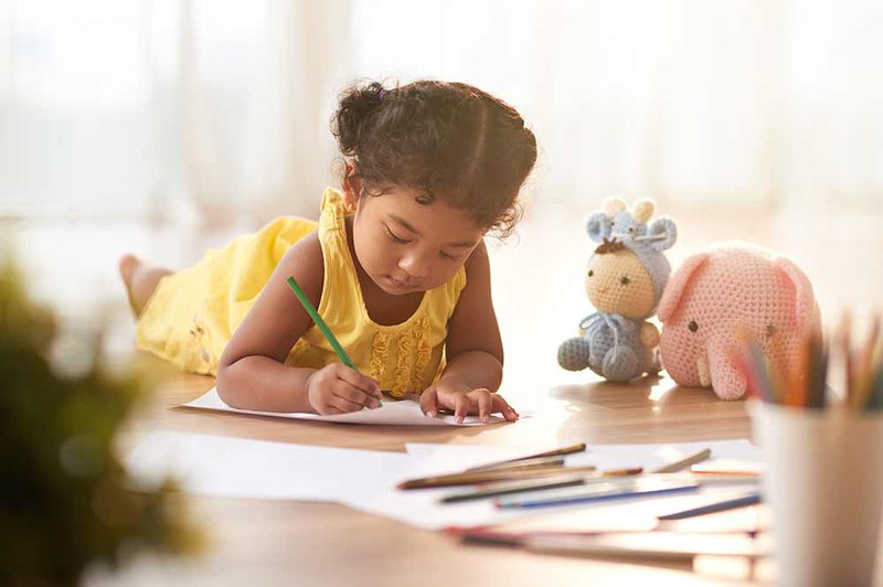kid drawing picture1.